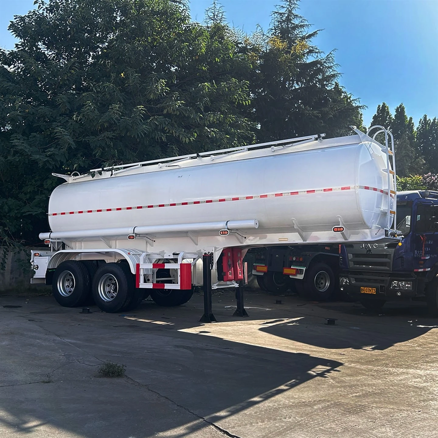 High Quality 2 Axles Fuel Tanker Semi Trailer Oil Tanker Semi Trailer Customized
